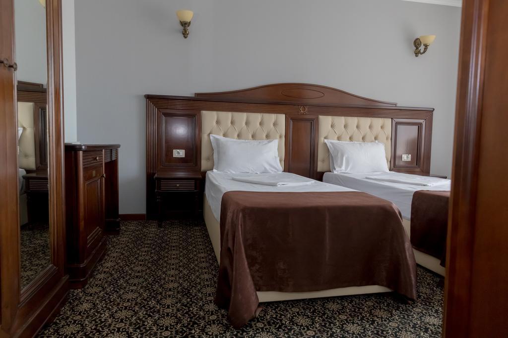 Hotel Giuliano Bragadiru Exteriér fotografie