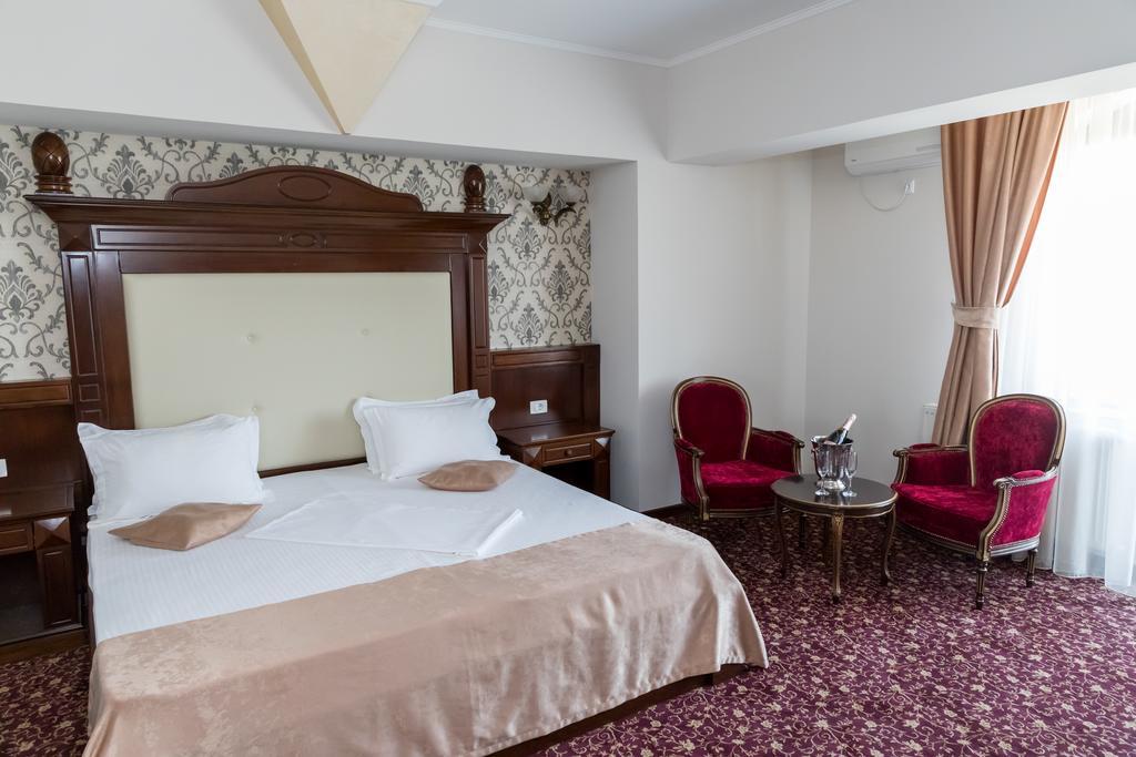 Hotel Giuliano Bragadiru Exteriér fotografie