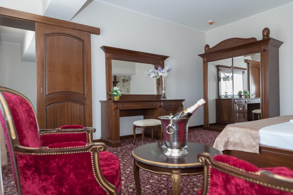 Hotel Giuliano Bragadiru Exteriér fotografie